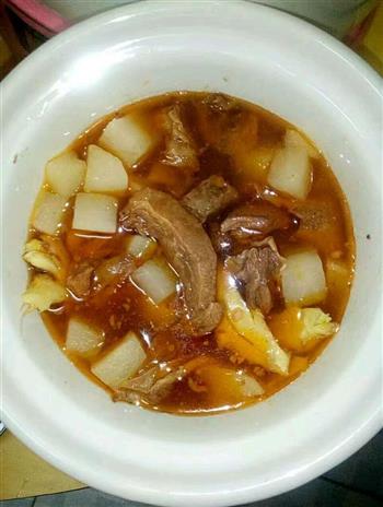 牛腩闷萝卜+麻辣鸡翅+盐水虾+玉米胡萝卜闷烤鸭的做法步骤1
