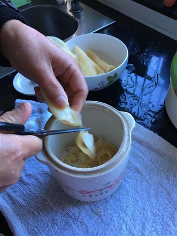 下奶月子餐-红枣花生炖花胶的做法步骤2