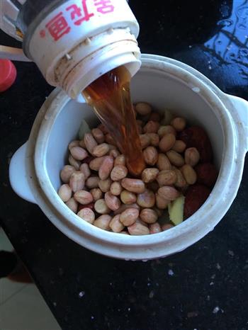 下奶月子餐-红枣花生炖花胶的做法步骤4