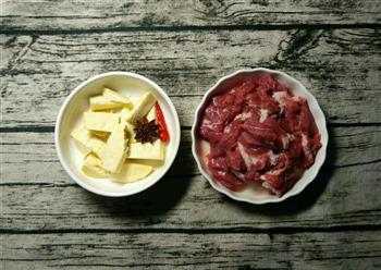 冬笋红烧肉-焦糖笋肉的做法步骤1