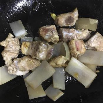 一锅出，土豆豆角炖排骨的做法步骤3