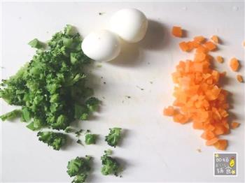 三文鱼鸡蛋蔬菜饭团-懒妈救星的做法步骤5