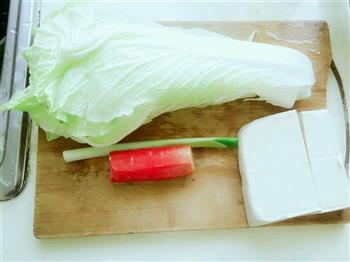 白菜炖豆腐的做法步骤1
