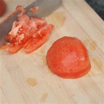 黄瓜西红柿蛋花汤的做法步骤1