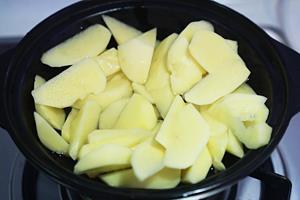 心急快手土豆炖牛肉的做法步骤4