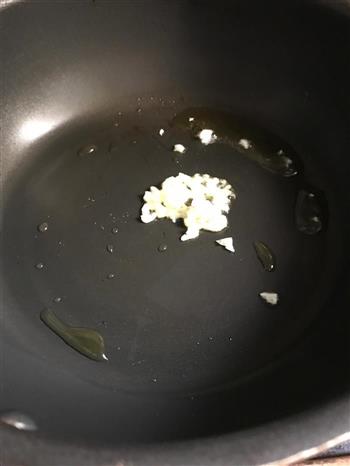 奶香雜蔬燴通粉的做法步骤3