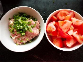 西红柿肉丸汤的做法步骤1