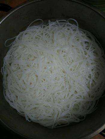 炒米线的做法步骤1