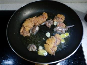 黄鸭叫鱼籽火锅的做法步骤3