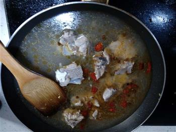 黄鸭叫鱼籽火锅的做法步骤6