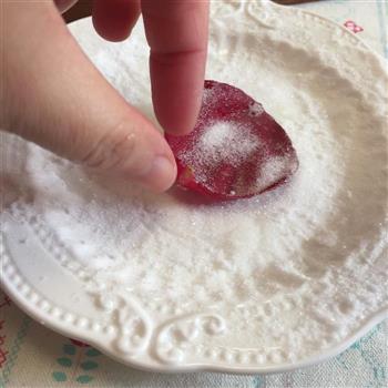 糖霜玫瑰酸奶蛋糕的做法图解2