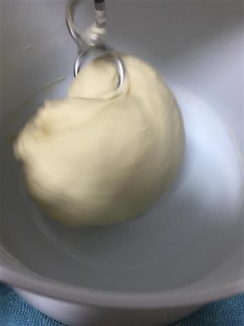 蝴蝶黄油酥奶香面包的做法步骤1