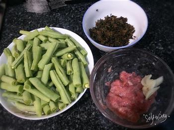 腌菜肉末煸四季豆的做法步骤3