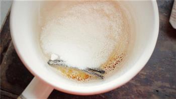 焦糖奶茶的做法图解2