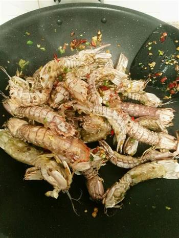 椒盐琵琶虾的做法步骤5