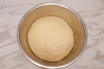 红豆沙面包圈的做法步骤5