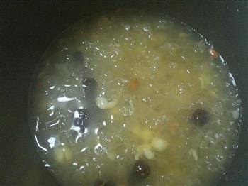 红枣银耳莲子汤的做法步骤6