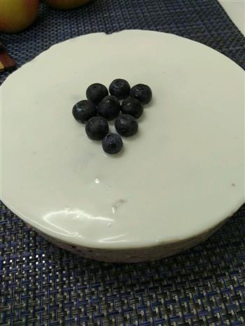 蓝莓牛奶慕斯蛋糕的做法步骤7