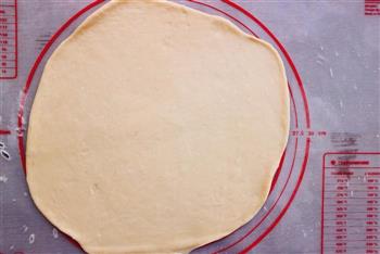 很不一样的培根奶油披萨的做法步骤3