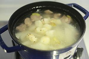 大雪润燥滋补-萝卜马蹄羊肉汤的做法步骤6