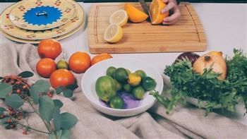 鲜柿时蔬果仁沙拉的做法步骤1