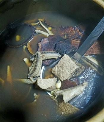 土茯苓水蛇汤的做法图解2