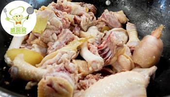 台湾麻油鸡，孕妇产后必吃月子餐-威厨艺的做法步骤2
