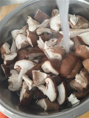 红烧排骨焖香菇的做法图解5