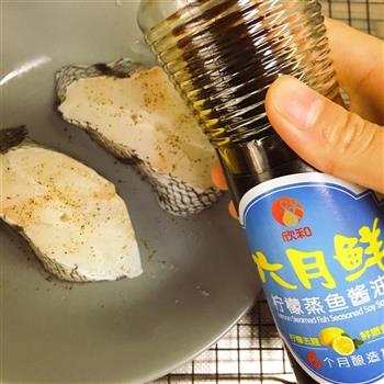 高颜值却简单易做的香煎鳕鱼的做法步骤4