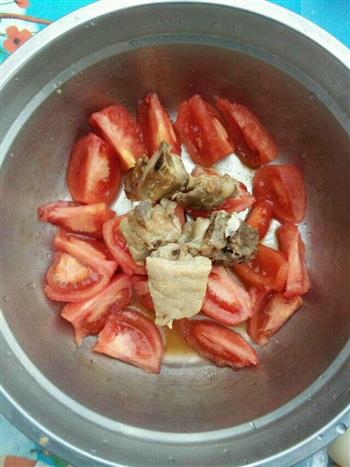 番茄排骨鸡蛋饭的做法步骤2