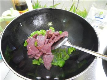 青椒炒酱牛肉的做法步骤5
