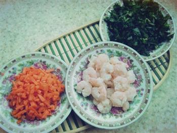 菠菜胡萝卜鲜虾粥的做法步骤1