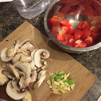 低脂健康版番茄鱼片的做法步骤3