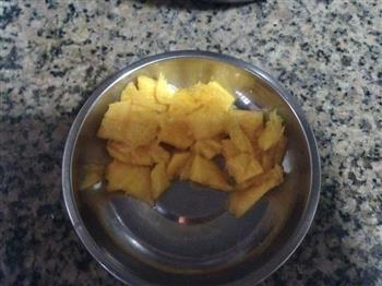 椰子鸡汤芒果焗饭的做法步骤1