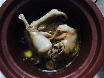 原汁原味-香菇栗子原鸡汤的做法步骤7