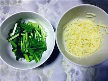 土豆丝韭菜炒豆芽的做法步骤2