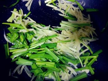 土豆丝韭菜炒豆芽的做法步骤5
