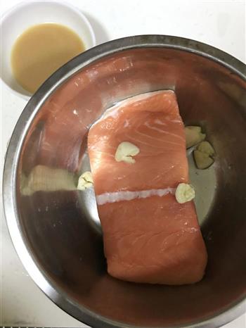 味噌烤三文鱼的做法步骤1