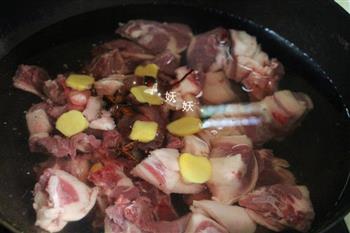 热腾腾的萝卜炖羊肉汤的做法步骤1