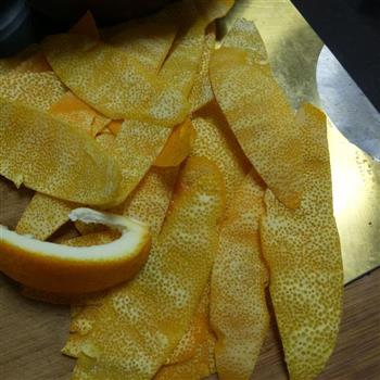 糖渍橙皮的做法步骤1