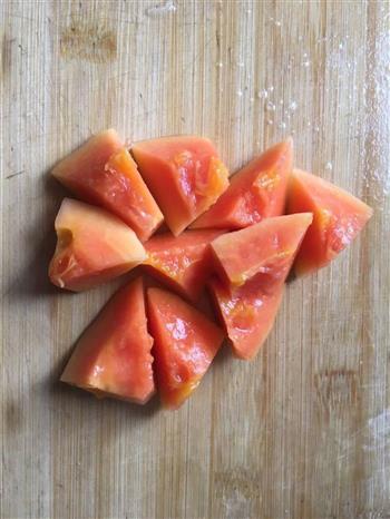 木瓜枸杞炖银耳的做法步骤2