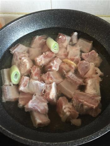 小白菜排骨汤-吃吃肉，喝喝汤的做法步骤3