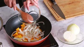 不可思议的得乐思美食视频教程-奶油南瓜汤的做法步骤4