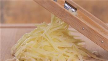 洋芋擦擦，土豆丝的别样吃法的做法步骤1