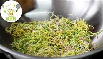 三丝素炒面，一碗用蔬菜汁做成的营养面-威厨艺的做法步骤3