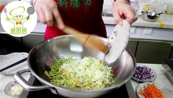 三丝素炒面，一碗用蔬菜汁做成的营养面-威厨艺的做法图解4
