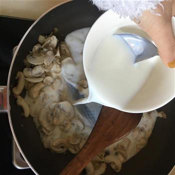 奶油蘑菇汤的做法图解5