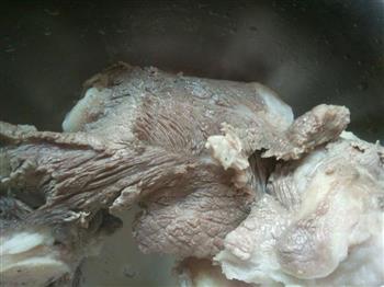 高压锅版猪筒骨海带汤的做法步骤4