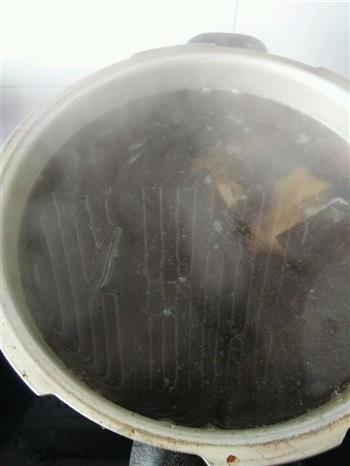 高压锅版猪筒骨海带汤的做法步骤7