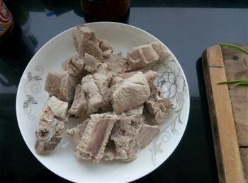 土豆豆腐炖排骨的做法步骤1